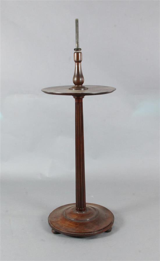 An Edwardian mahogany shaving stand
